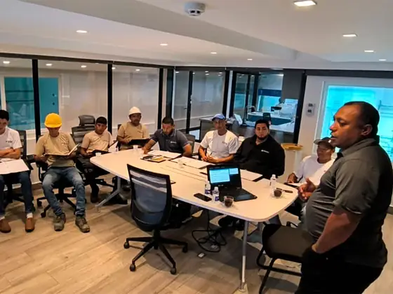 Capacitación en sala de juntas del cliente