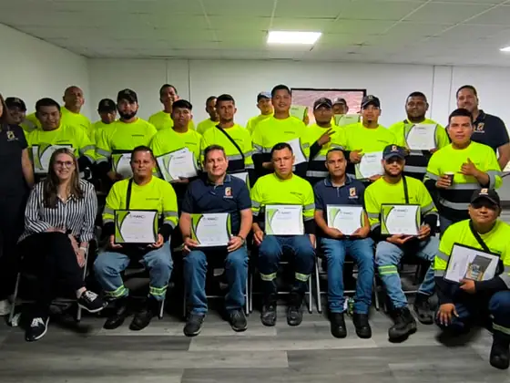 Entrega de certificados al equipo operativo
